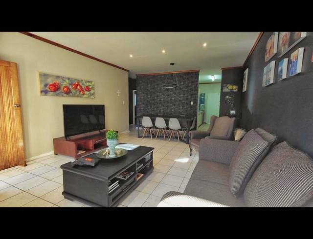2 BEDROOM TOWNHOUSE FOR SALE IN LANGENHOVENPARK